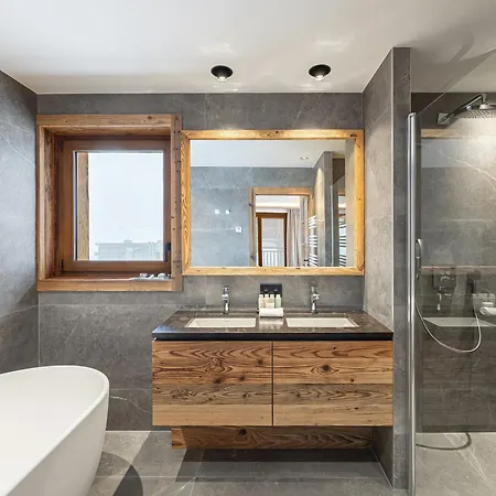 Luxe Avec Piscine, Sauna, Et Acces Facile Pistes - Fr-1-568-27 Chalet Courchevel