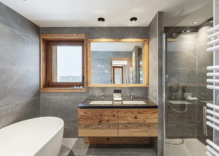 Alpehytte Spacieux A Avec Piscine Et Sauna - Fr-1-568-27 Courchevel